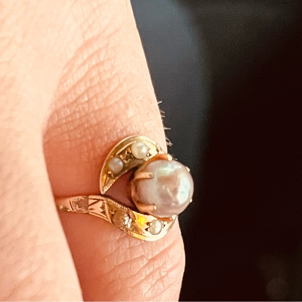 Elegant Gold Tahitian Pearl Ring in 14k gold